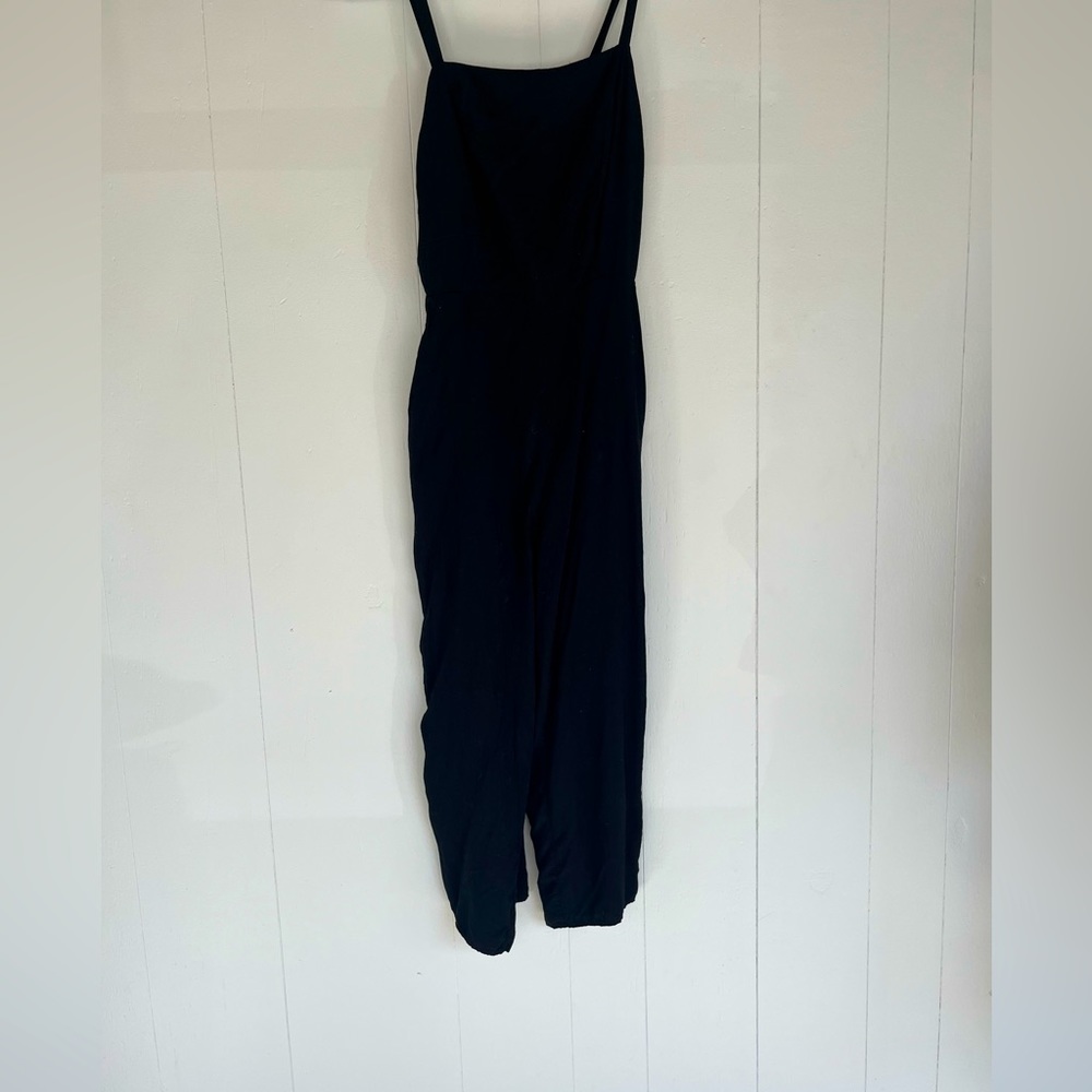 Black romper! Airport favorite with a jean jacket🌻